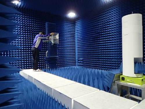 RFIDテストベッド　電波暗室外観